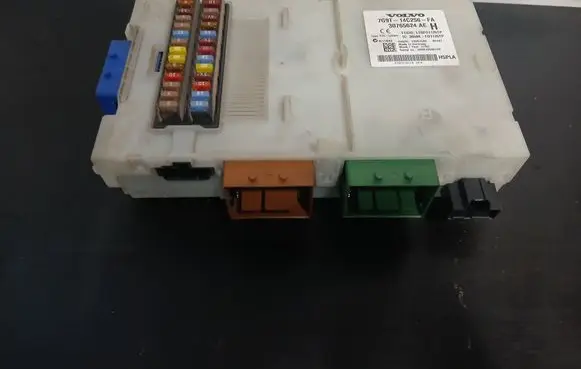 Volvo V70 Fuse module 30765624AE 3659AF01125TP