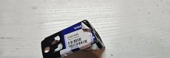 Volvo S60 Fender mounting bracket 31651845