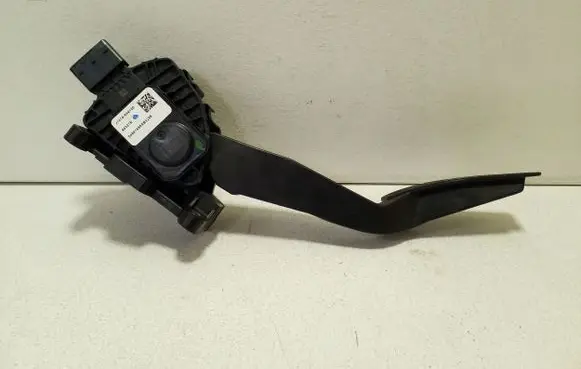 Accelerator throttle pedal