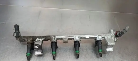 Fuel injector supply line/pipe