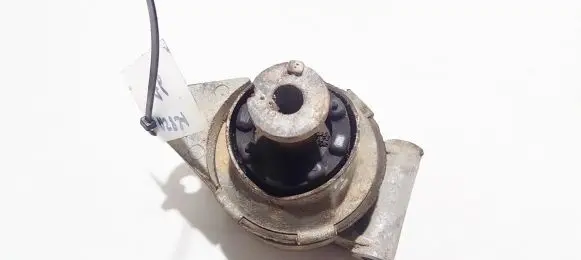Opel Zafira A Engine mount bracket