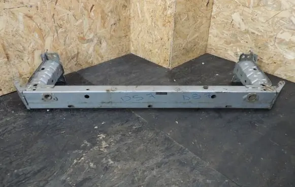 Toyota Avensis T270 Front bumper cross member