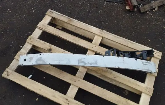 Opel Zafira B Front bumper cross member 24460537