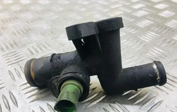 Audi TT Mk1 Engine coolant pipe/hose 06A121133