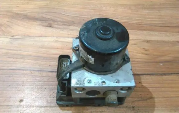 Jeep Grand Cherokee (WJ) ABS Pump p52128205af 3300502080025175