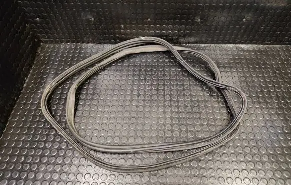Trunk rubber seal (body)