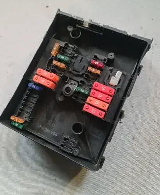 Volkswagen Golf V Fuse module 1K0937125A 01718307