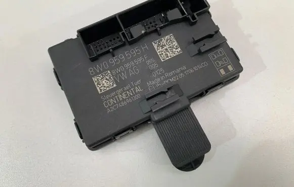 Audi A5 Door control unit/module 8W0959595H