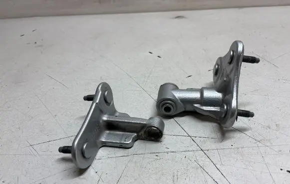 Mercedes-Benz ML W166 Rear door upper hinge 1106 RE41
