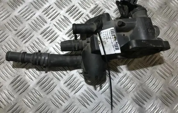 Volkswagen Golf IV Engine coolant pipe/hose 032121111
