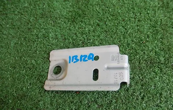 Seat Ibiza V (KJ) Fender mounting bracket 6F0821432B