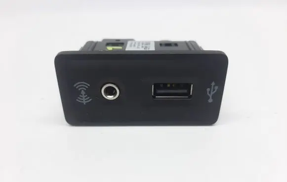 Volkswagen Golf VII AUX in-socket connector 5G0035222