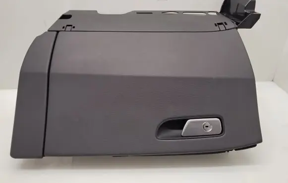 Audi Q7 4M Glove box