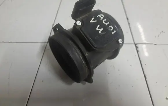 Audi A6 S6 C5 4B Mass air flow meter AFH7501A