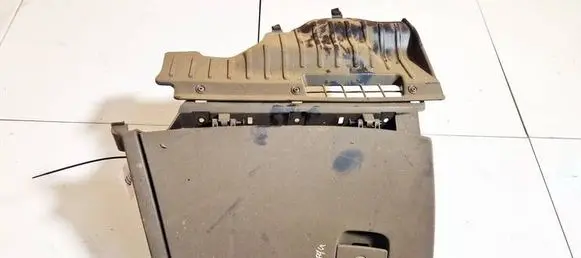 Glove box