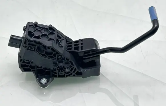 Accelerator throttle pedal