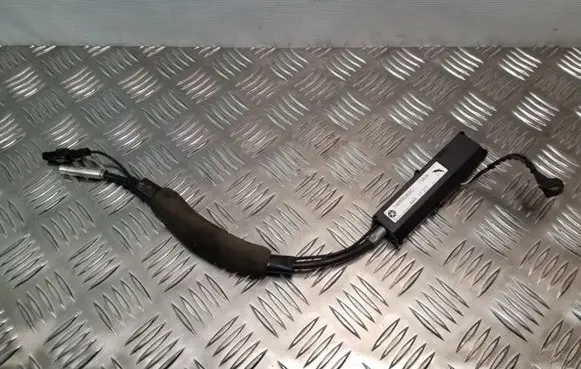 Chrysler Voyager Aerial antenna amplifier 04685636AC