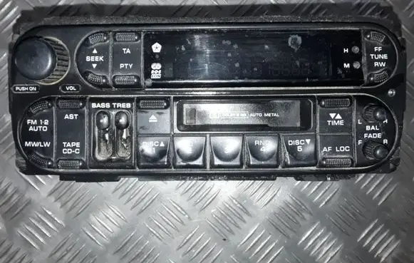 Jeep Grand Cherokee (WJ) Radio/CD/DVD/GPS head unit P04858513AG TQ1AA053916917