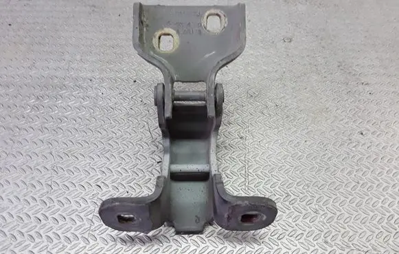 Opel Vivaro Front door lower hinge 311772J