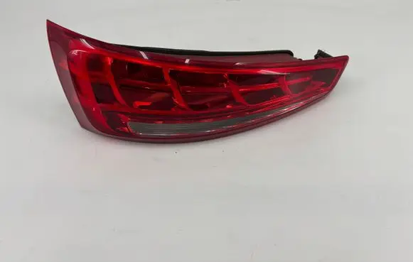 Tailgate rear/tail lights