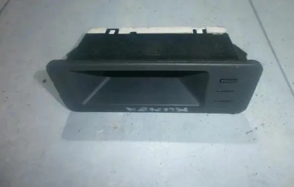Mitsubishi Space Runner Screen/display/small screen mb652360