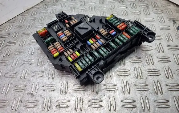 BMW 7 F01 F02 F03 F04 Fuse module 9210857
