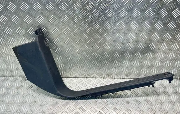 Volkswagen Touareg II Front sill trim cover 7P0863484D