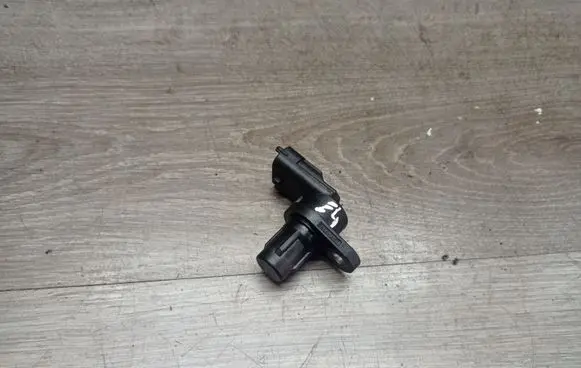 Volvo V70 Camshaft position sensor 8658726