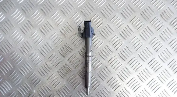 Toyota Auris 150 Fuel injector 2367033060