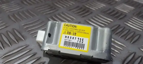 Mitsubishi Outlander Airbag deployment crash/impact sensor MR587735