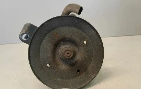 Nissan PickUp Power steering pump 491102S600 86023009
