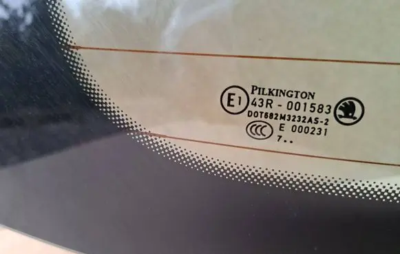 Skoda Octavia Mk3 (5E) Rear windscreen/windshield window 5E9845049D 5E9845049