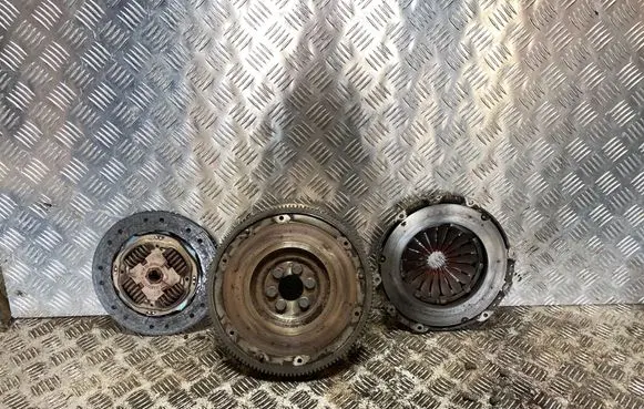 Volkswagen Touran I Clutch set kit 030105271M