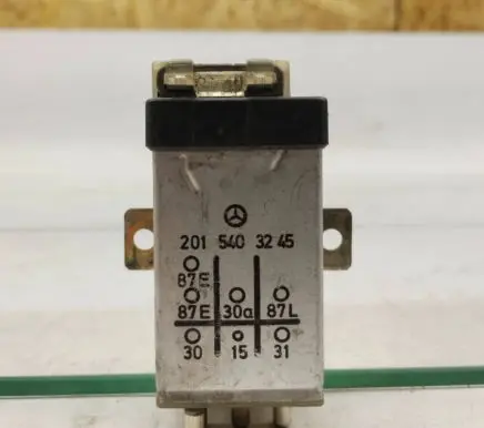 Mercedes-Benz S W126 Other relay 2015403245 A2015403245