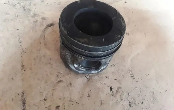 Renault Trafic II (X83) Piston 10653