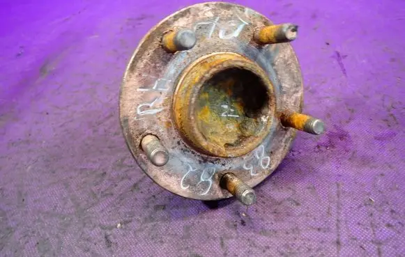 Mazda 3 I Rear wheel hub spindle/knuckle 