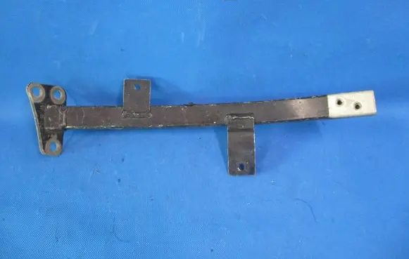 Audi A8 S8 D4 4H Fender mounting bracket 4H0821394