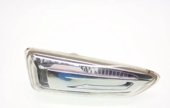 Front fender indicator light