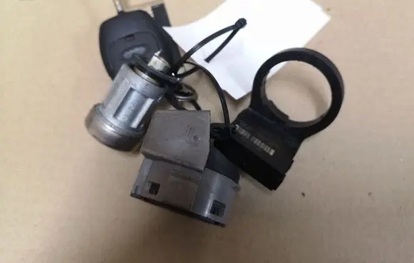Ford Focus Ignition lock 18703 98VP15607AB