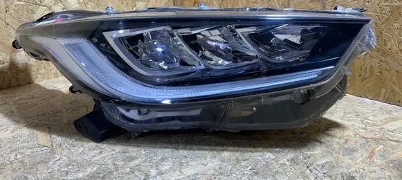 Toyota Yaris XP210 Headlight/headlamp TP233709