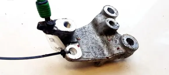 Honda Civic Engine mounting bracket