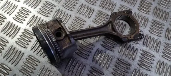 Volkswagen Golf III Piston with connecting rod