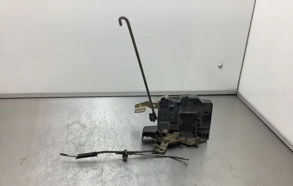 BMW 3 E30 Front door lock 1924787