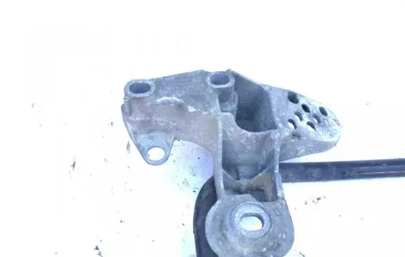Skoda Superb B5 (3U) Engine mounting bracket 8e0199351