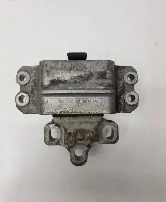 Volkswagen PASSAT B6 Engine mount bracket 3C0199555