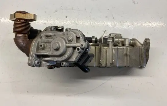 BMW 3 F30 F35 F31 EGR valve cooler 8477659