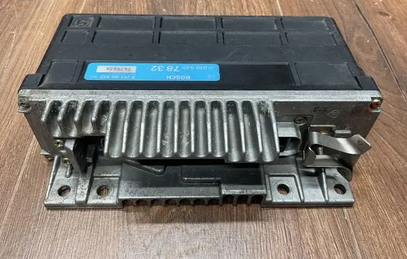 Mercedes-Benz E W124 ABS control unit/module 0105457832 0265106032