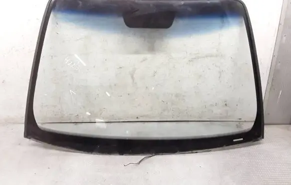 KIA Carens II Front windscreen/windshield window 