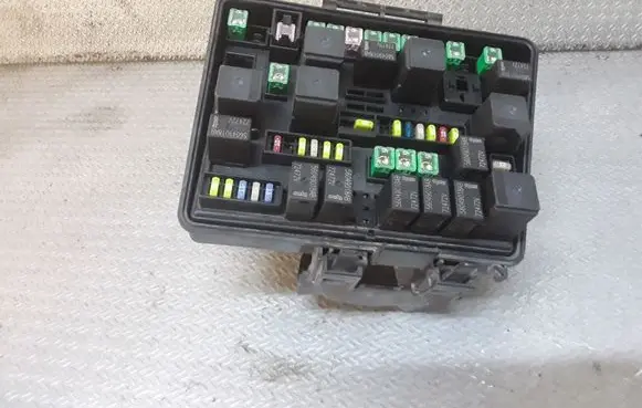Chrysler Pacifica Fuse module 0508279AH