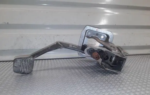 Nissan X-Trail T30 Brake pedal 